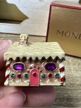 Monet Collectible Hinged Enamel Trinket Box Gingerbread house w/ Original Box